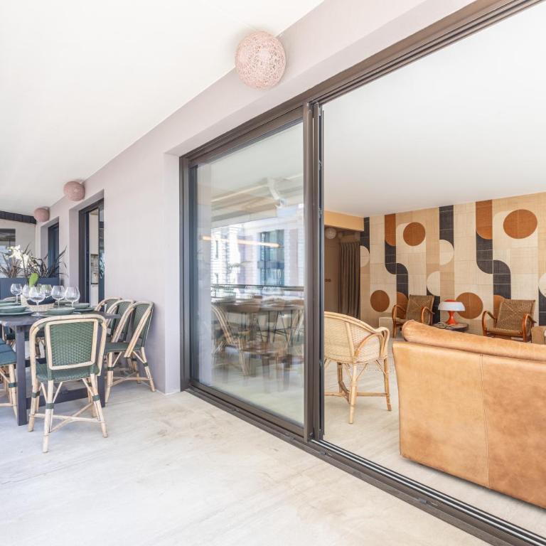 LB Vacation Rentals I A short Stroll to Palais, Beach, Terrace & Seaview - Two-Bedroom Apartment - 19
