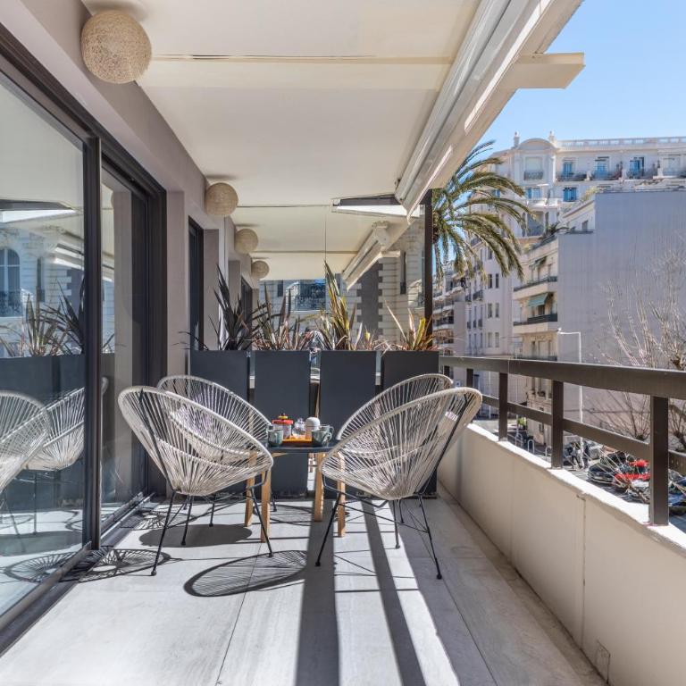 LB Vacation Rentals I A short Stroll to Palais, Beach, Terrace & Seaview - Two-Bedroom Apartment - 6
