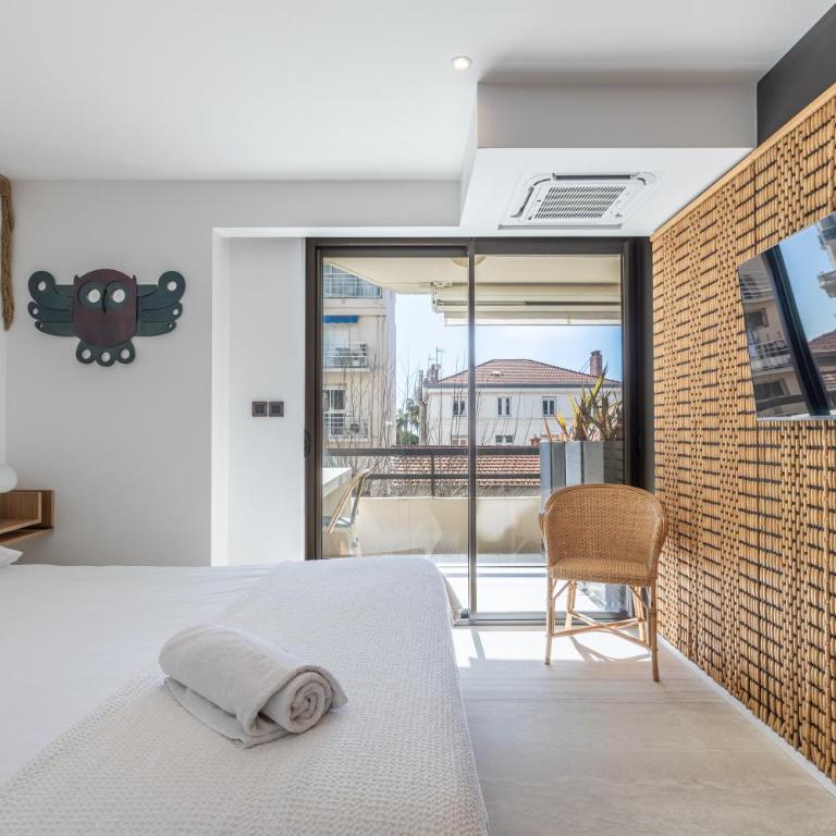 LB Vacation Rentals I A short Stroll to Palais, Beach, Terrace & Seaview - Two-Bedroom Apartment - 25