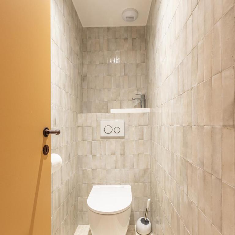 LB Vacation Rentals I A short Stroll to Palais, Beach, Terrace & Seaview - Two-Bedroom Apartment - 41