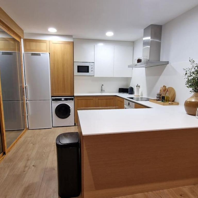 casa y piscina en un parque natural - Three-Bedroom House - 10