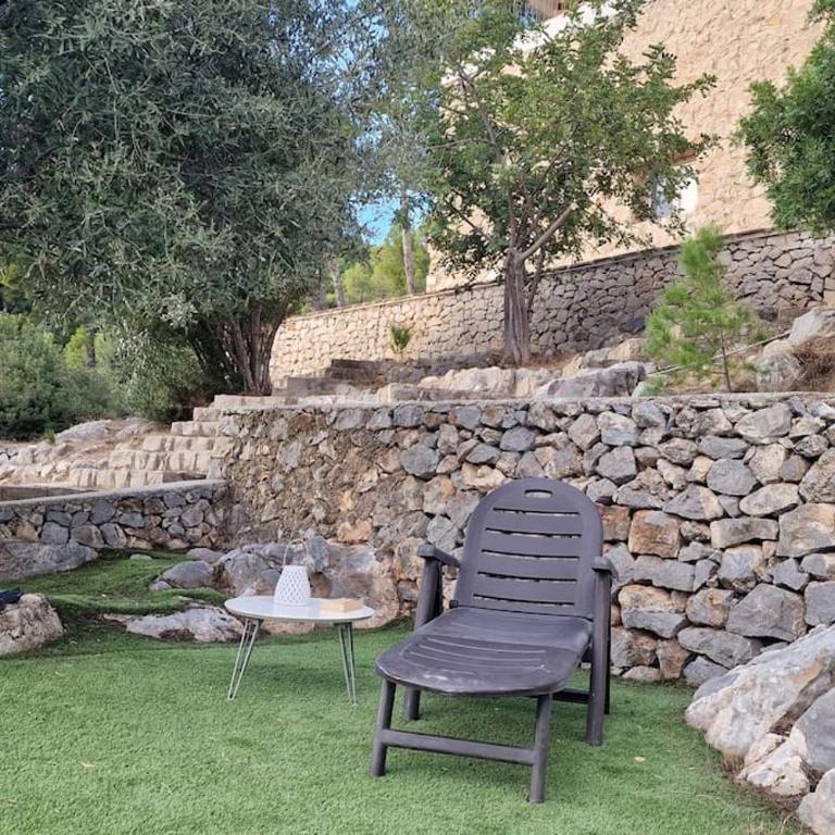 casa y piscina en un parque natural - Three-Bedroom House - 37