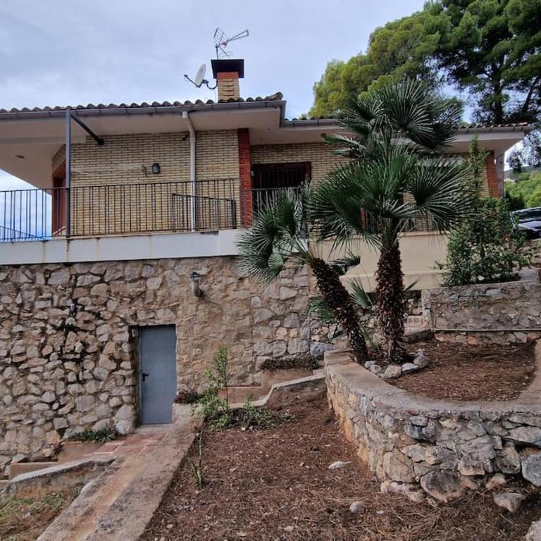 casa y piscina en un parque natural - Three-Bedroom House - 42