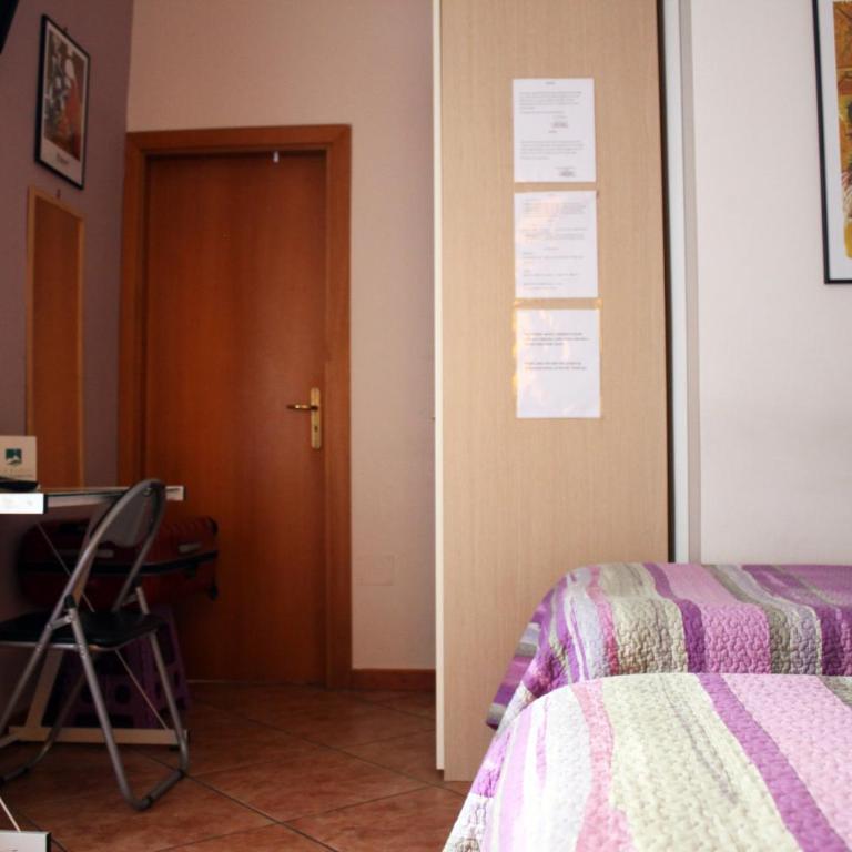 B&B Napoli Plebiscito - Camera Matrimoniale/Doppia con Letti Singoli - 12