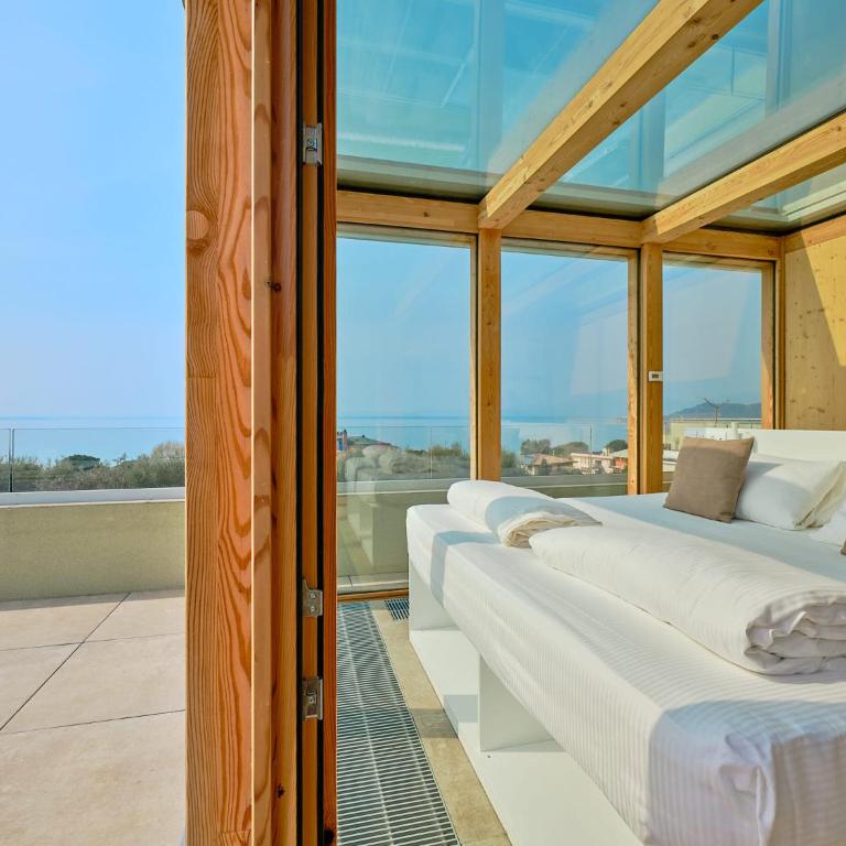 Villa Sunny Lake Suites - One-Bedroom Apartment with Whirlpool and Lake view - 35