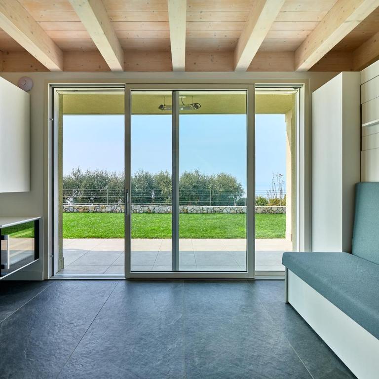 Villa Sunny Lake Suites - One-Bedroom Apartment with Whirlpool and Lake view - 31