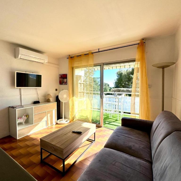 Beau studio climatisé face à la mer - One-Bedroom Apartment - 6