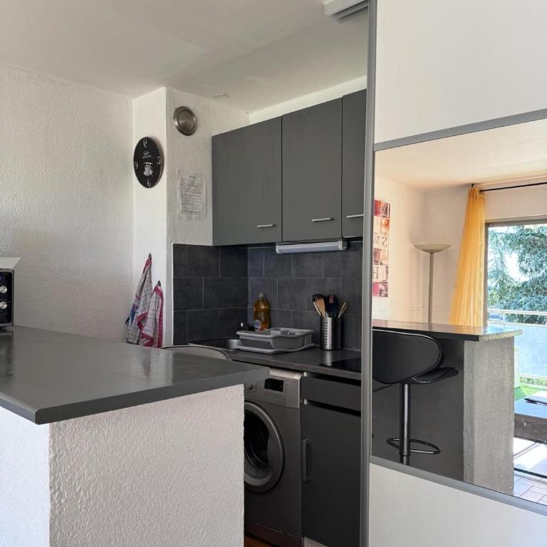 Beau studio climatisé face à la mer - One-Bedroom Apartment - 16