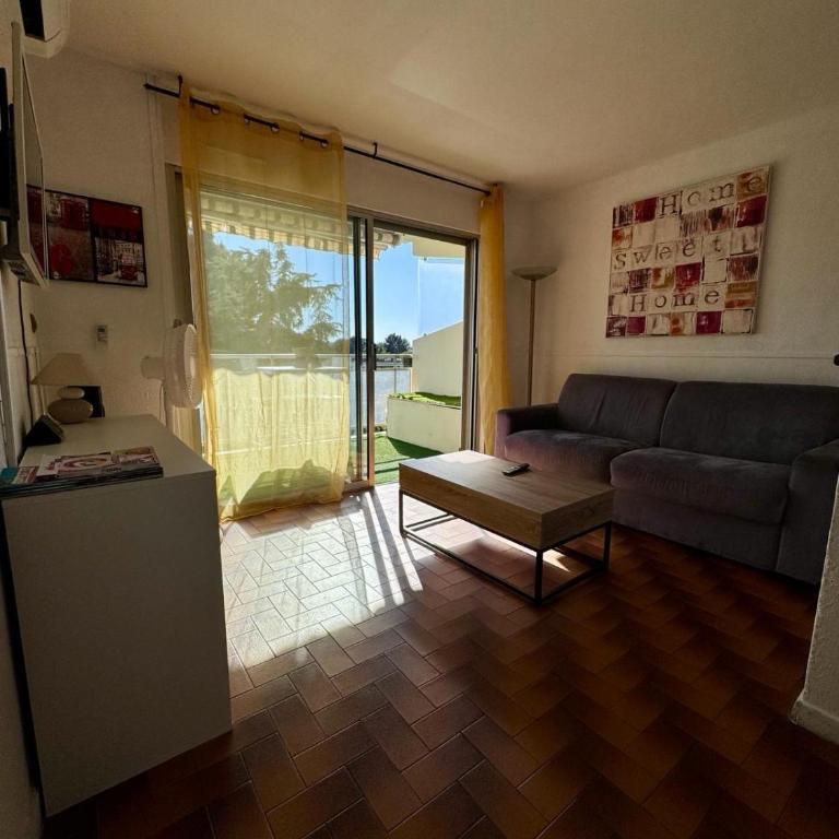 Beau studio climatisé face à la mer - One-Bedroom Apartment - 10