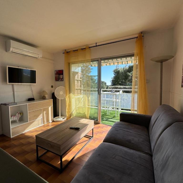 Beau studio climatisé face à la mer - One-Bedroom Apartment - 7