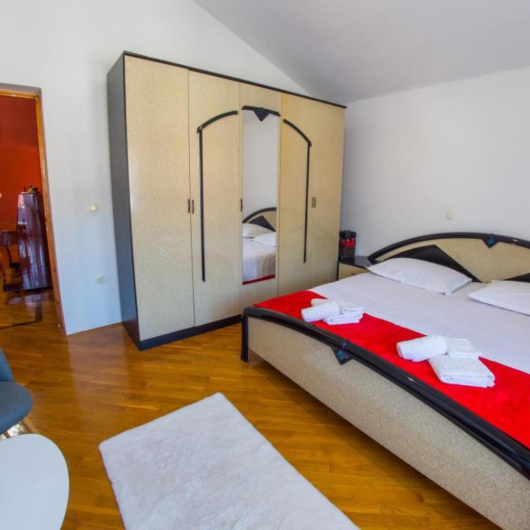 Spacious apartment overlooking Mostar - Apartment with Terrace - 24