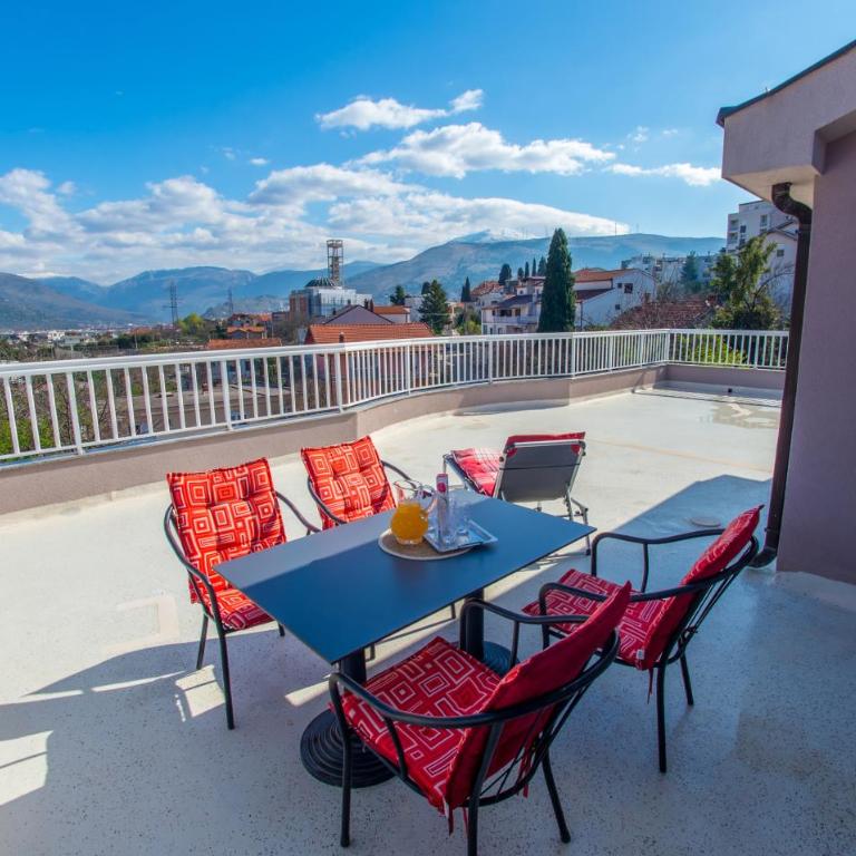 Spacious apartment overlooking Mostar - Apartment with Terrace - 1