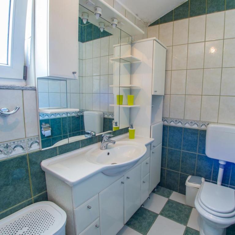 Spacious apartment overlooking Mostar - Apartment with Terrace - 38