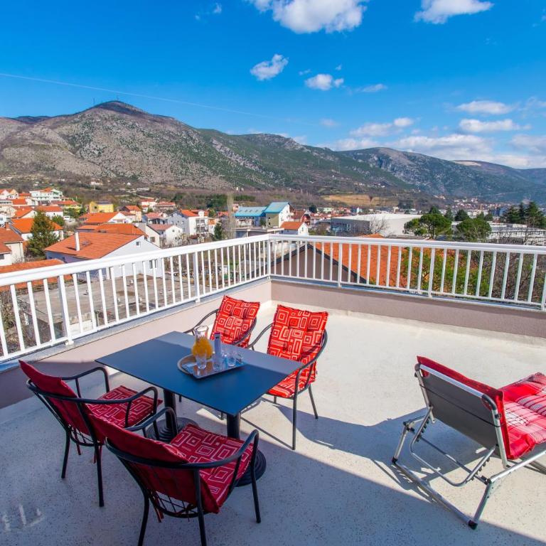Spacious apartment overlooking Mostar - Apartment with Terrace - 23