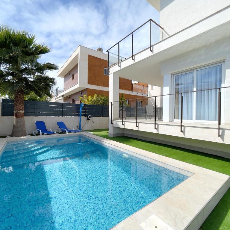 Perfect Getaway Villa - Villa with Private Pool - 26