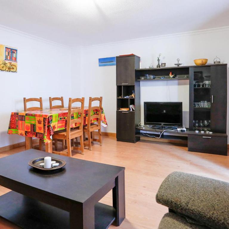 2 Bedroom Amazing Apartment In Torrevieja - Two-Bedroom Apartment - 3