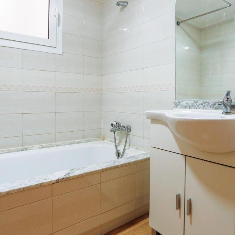 2 Bedroom Amazing Apartment In Torrevieja - Two-Bedroom Apartment - 13