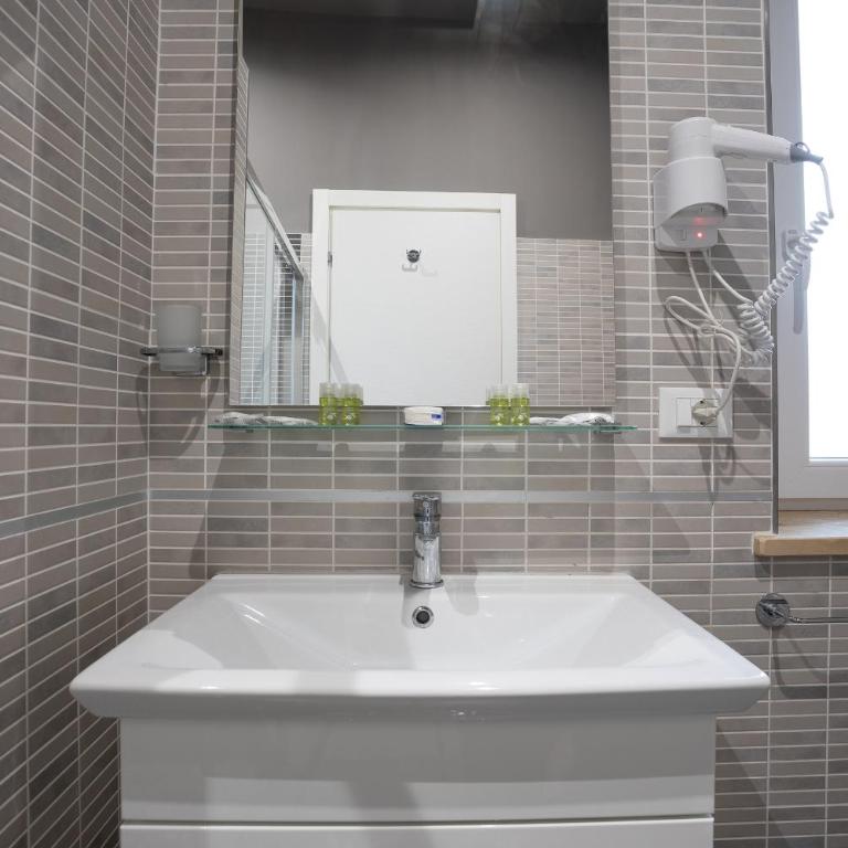 SABA SUITE ROMA - Camera Matrimoniale con Bagno Privato - 8