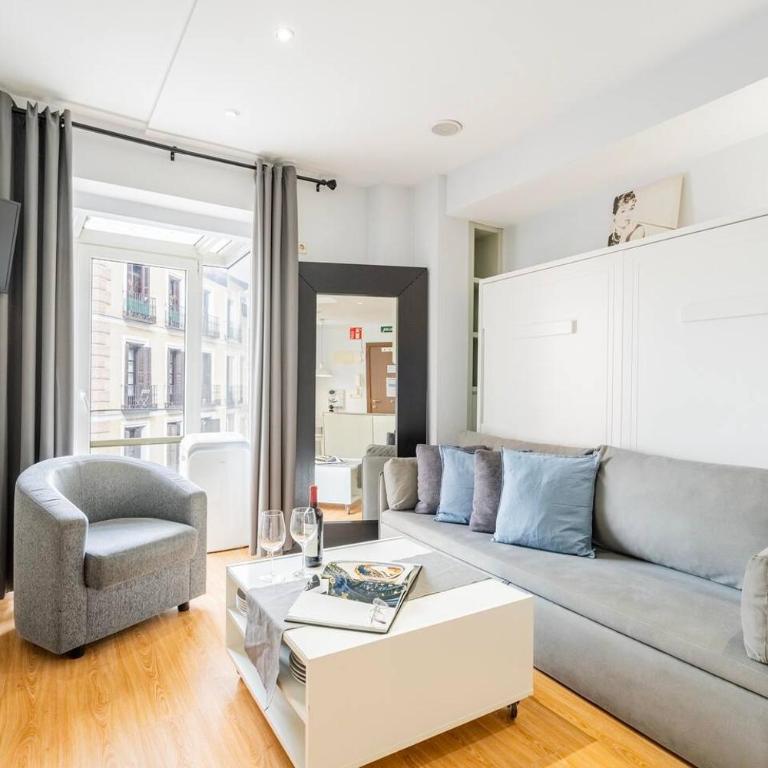 Apartamento con BALCÓN a CALLE MAYOR Ideal PAREJAS - One-Bedroom Apartment - 1