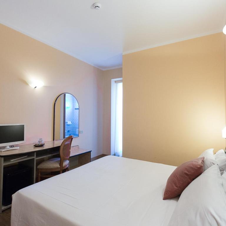 Hotel Trevi Riccione, in centro sul mare con cucina - Double Room with Balcony - 3