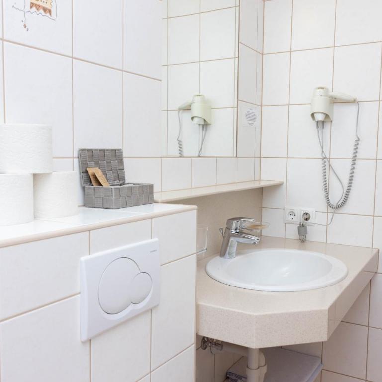 Haus Kella-Egg - One-Bedroom Apartment with Balcony - 5