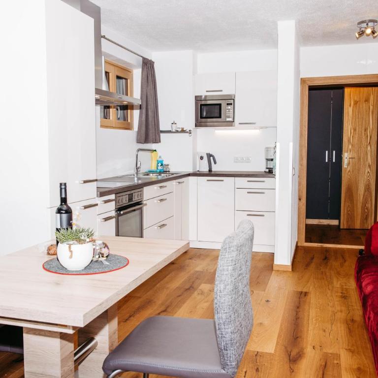 Haus Kella-Egg - One-Bedroom Apartment with Balcony - 2