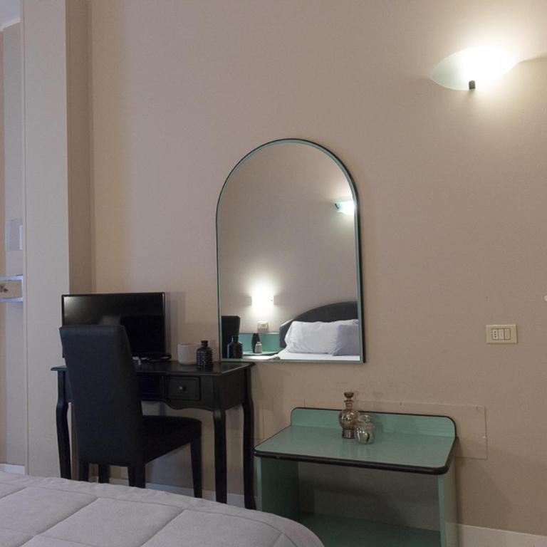 Hotel Trevi Riccione, in centro sul mare con cucina - Deluxe Double Room with Balcony and Sea View - 2