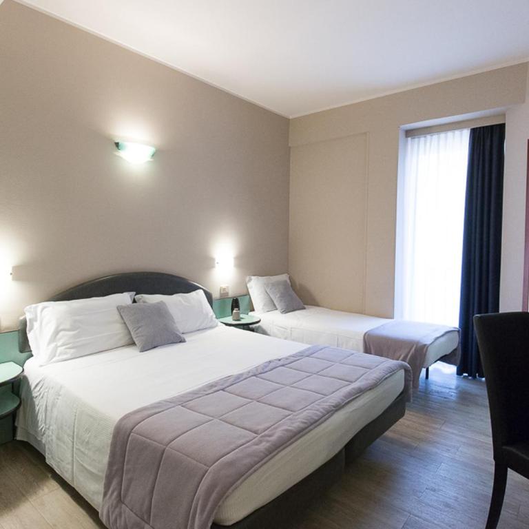 Hotel Trevi Riccione, in centro sul mare con cucina - Standard Triple Room with Sea View - 1