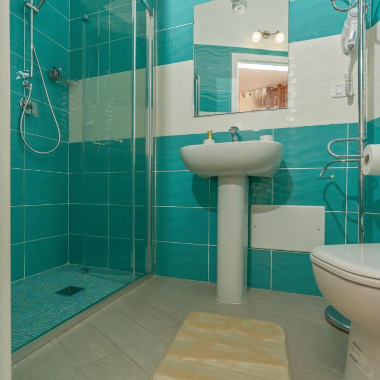 B&B Villa ANTONIO LORETO - Camera Matrimoniale con Bagno Privato - 8