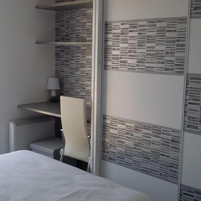 Maison de 120 m², divisée en 2 appartements indépendants - Four-Bedroom House - 16