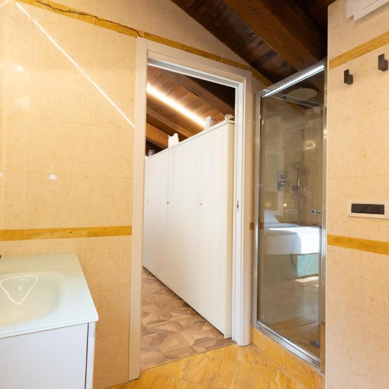 BolognaRoomscom - Villa Bottrigari - Suite Queen con Vasca Idromassaggio - 7