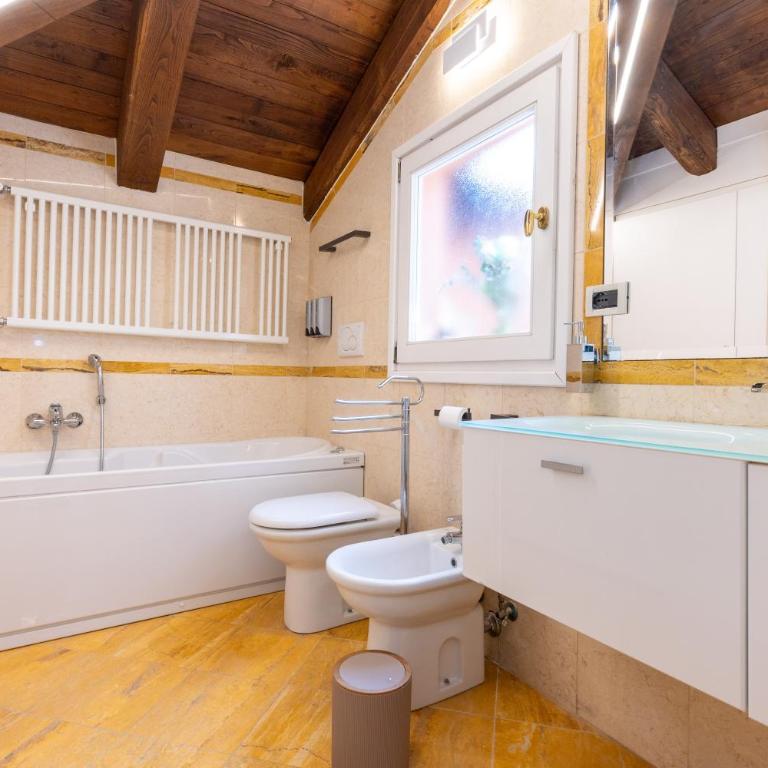 BolognaRoomscom - Villa Bottrigari - Suite Queen con Vasca Idromassaggio - 6