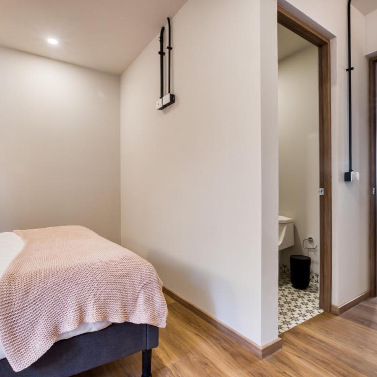 VICENTE SUAREZ By Mr W - One-Bedroom Apartment - 17