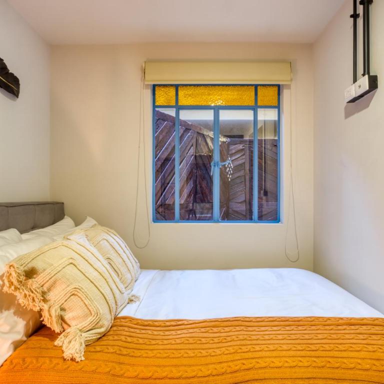 VICENTE SUAREZ By Mr W - Two-Bedroom Apartment - 1