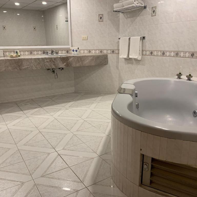 Hotel Mirage - Centro Histórico de Querétaro - Deluxe King Suite - 1