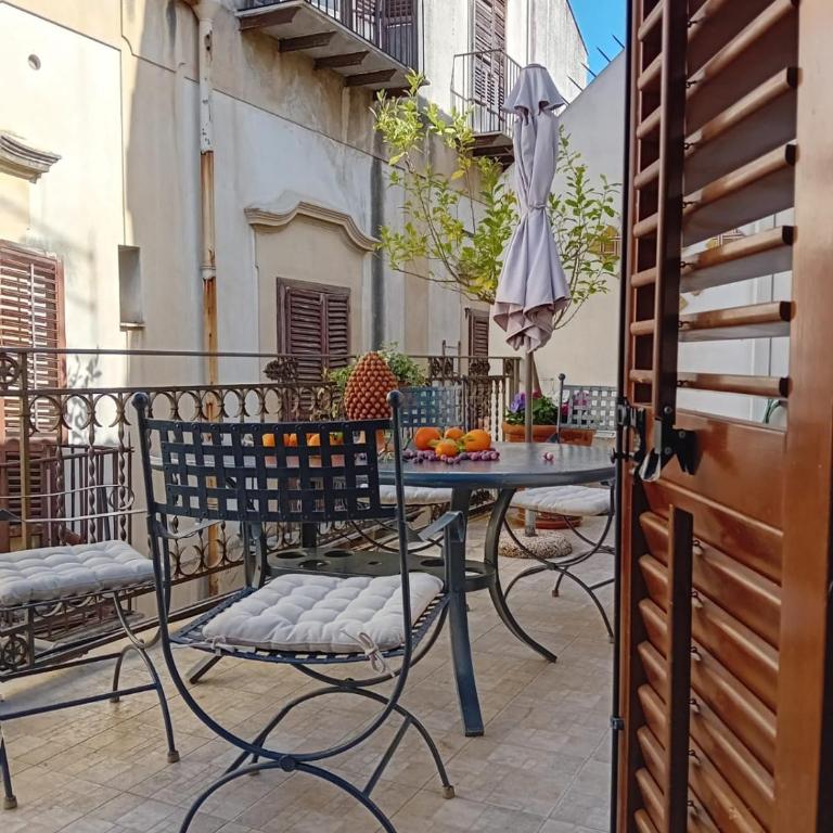 Penthouse Luxury Quattro Canti - Duplex Apartment with Terrace - 29