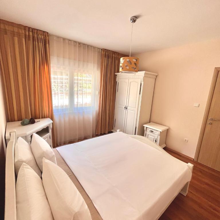 Sunshine house - One-Bedroom Apartment - 10