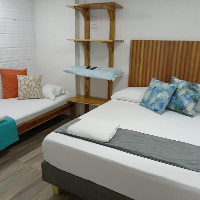 Hospedaje Manga Cartagena bueno bonito y barato - Habitación Triple - 5