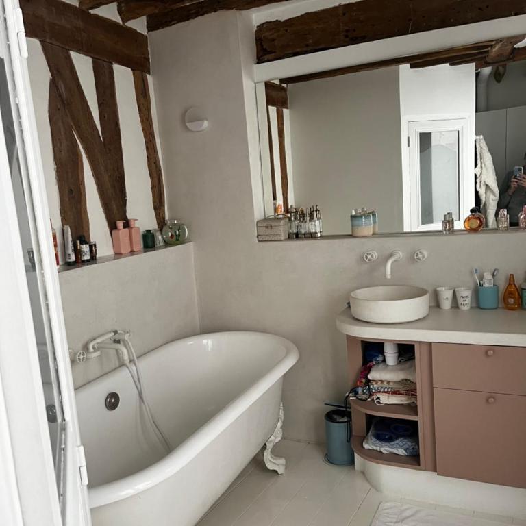 Deux chambres en plein cœur de Montmartre, Paris - Chambre Double avec Salle de Bains Privative - 8