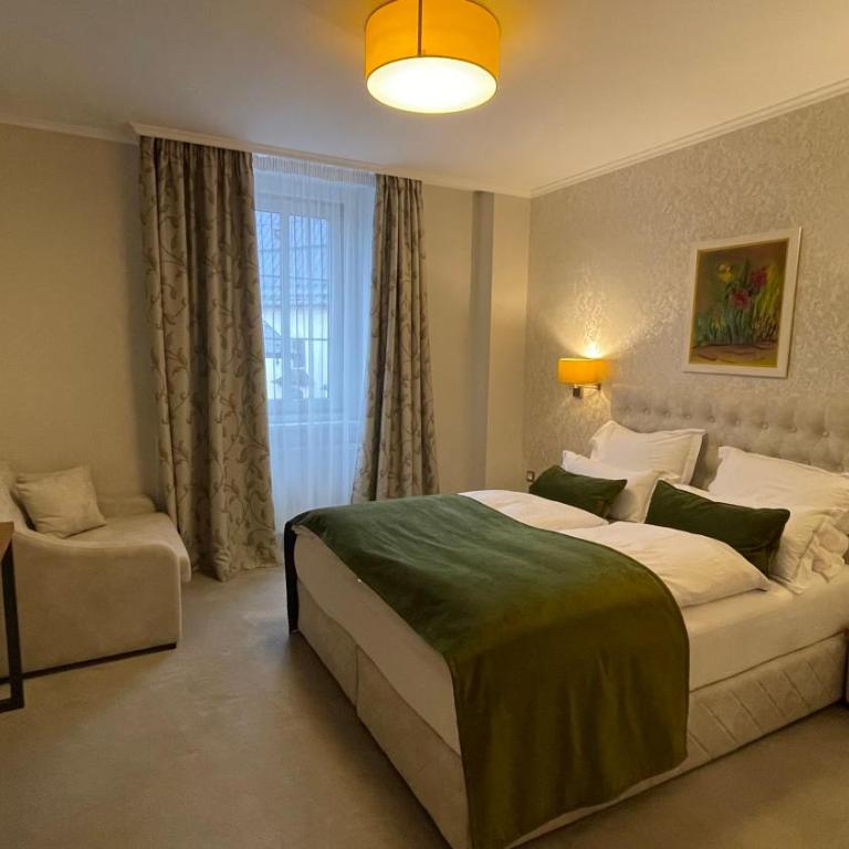 Hotel Radetzky - Doppelzimmer mit Zustellbett - 4