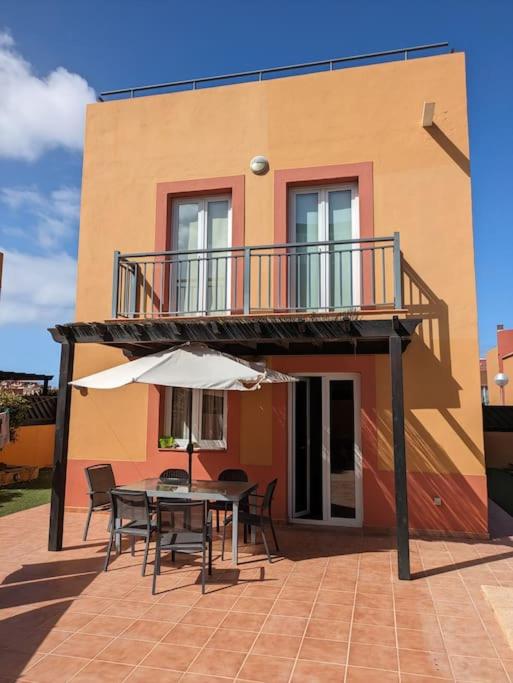 Luxury Villa with heated pool in Corralejo - Three-Bedroom Villa - 13