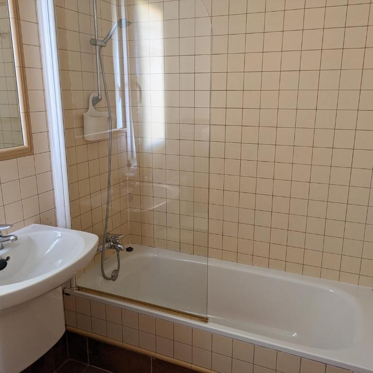 Luxury Villa with heated pool in Corralejo - Three-Bedroom Villa - 17