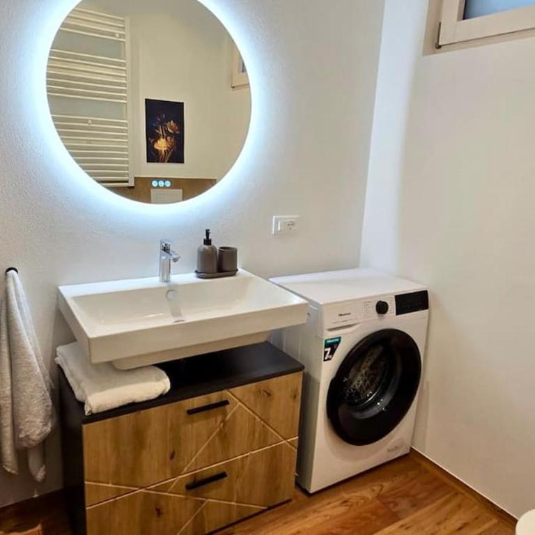 Poolvision Apartment - Two-Bedroom Apartment - 29