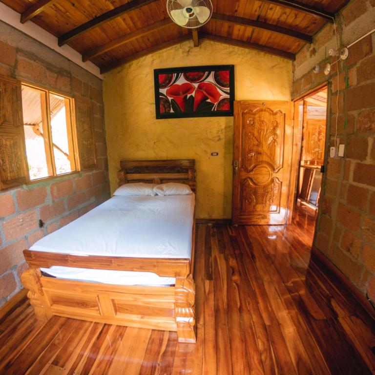 Hostal Vista Hermosa - Standard Single Room with Shared Bathroom - 1
