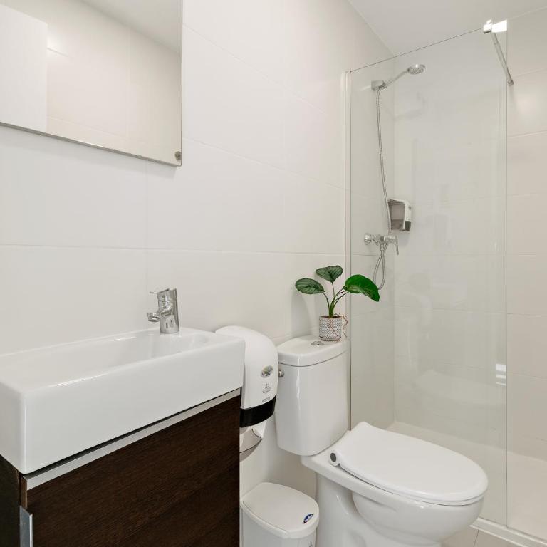 Suite Home Sagrada Familia - Three-Bedroom Apartment (8 Adults) - 10