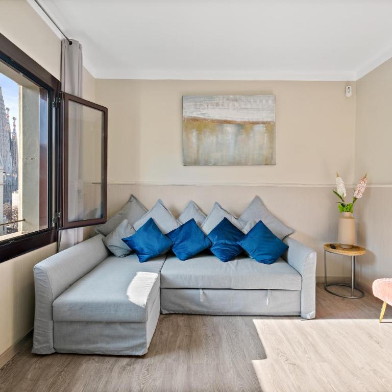 Suite Home Sagrada Familia - Three-Bedroom Apartment (8 Adults) - 3
