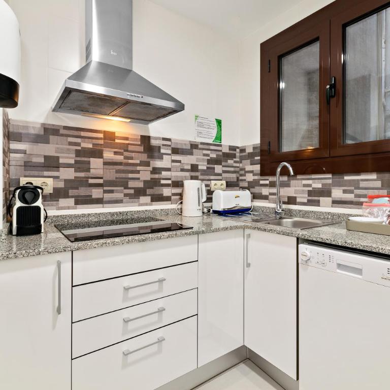 Suite Home Sagrada Familia - Three-Bedroom Apartment (8 Adults) - 7