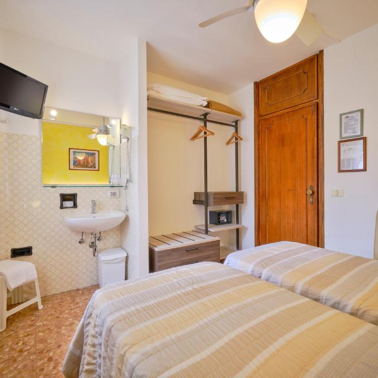 Piccolo Hotel - Camera Economy Matrimoniale/Doppia con Letti Singoli - 2