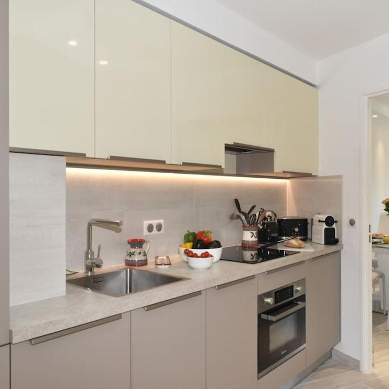 AU PORT - BRAND NEW flat w 1 bedroom, balcony, parking, AC - One-Bedroom Apartment - 4