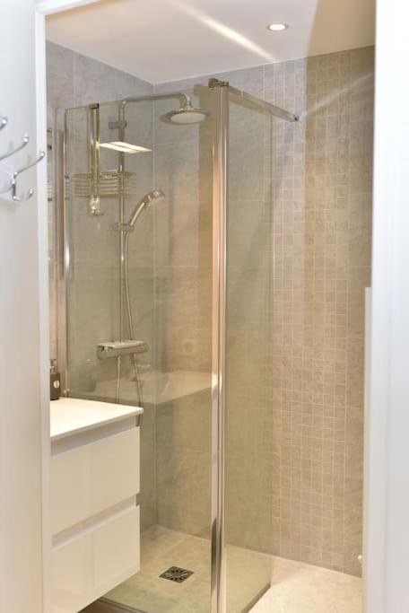 AU PORT - BRAND NEW flat w 1 bedroom, balcony, parking, AC - One-Bedroom Apartment - 11